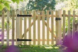 How to hang a garden gate